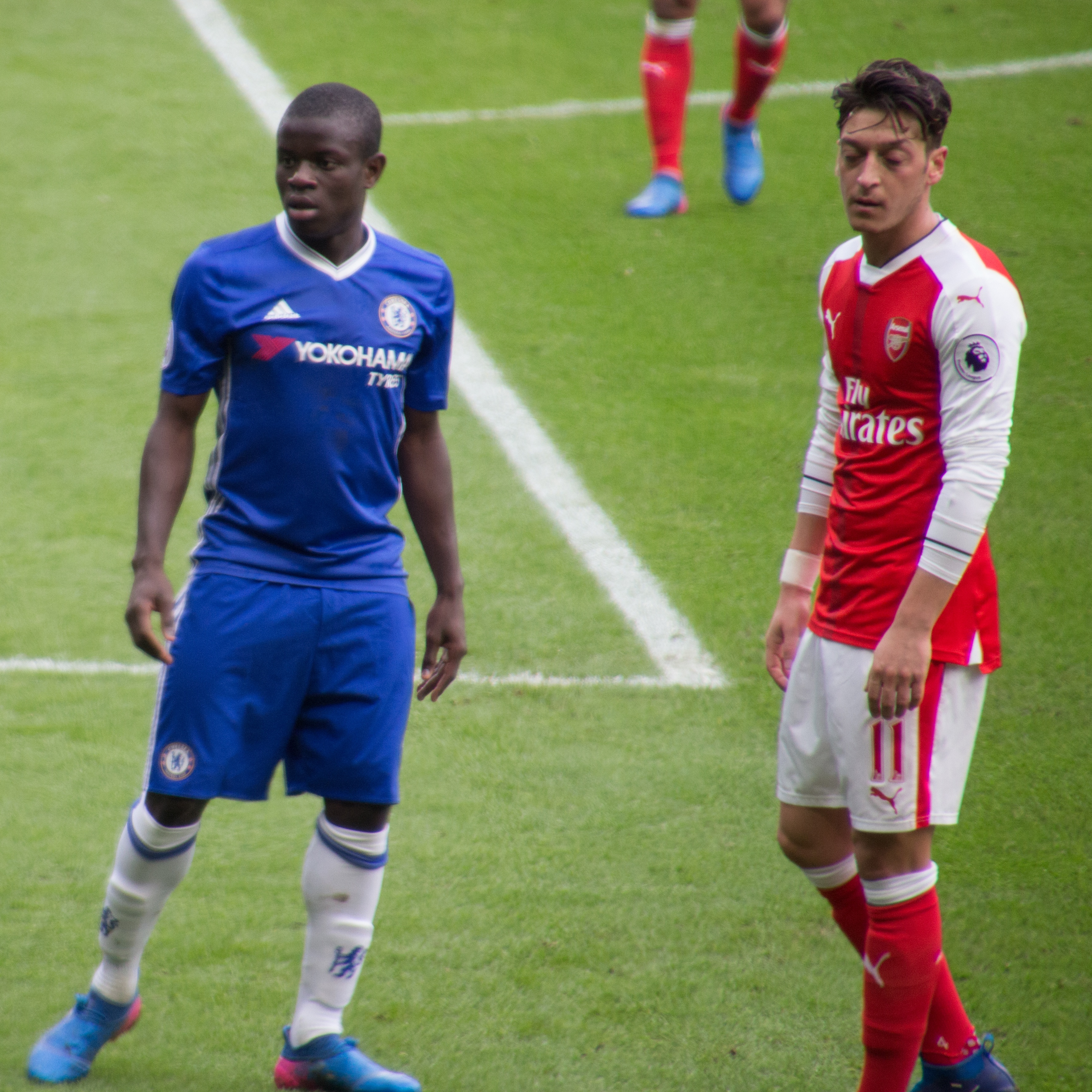 Ngolo_Kante,_Mesut_Ozil_2017.jpg